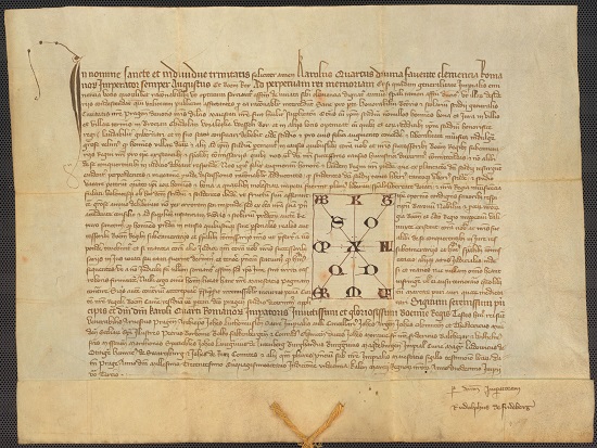 Listina z roku 1358 s císařským monogramem Karla IV. (foto: Archiv Univerzity Karlovy v Praze)