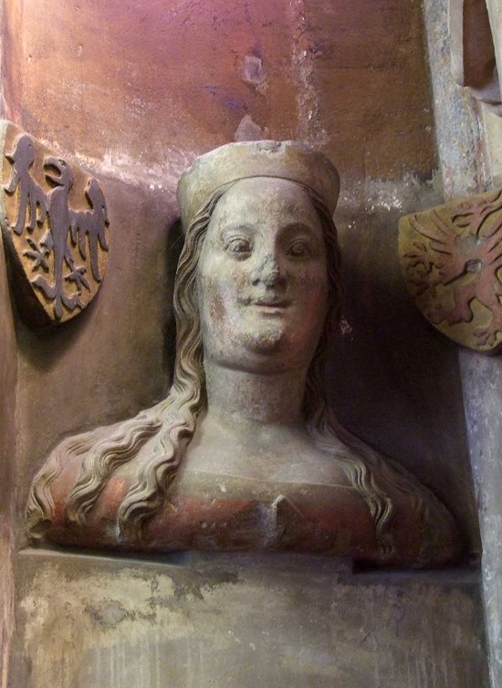 Busta Alžběty z triforia svatovítské katedrály
